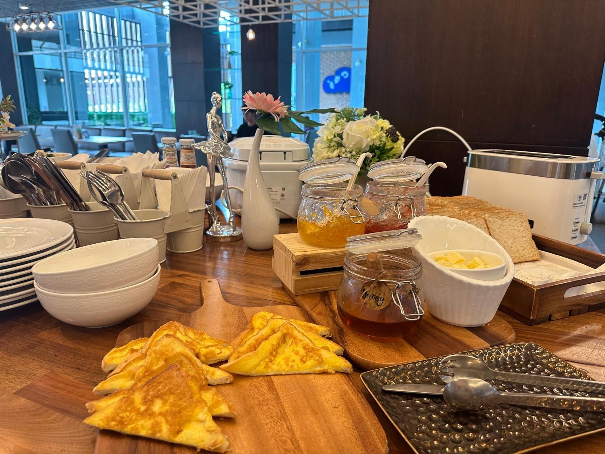Kokotel Bangkok Dheva Thonglor Buitenkant foto